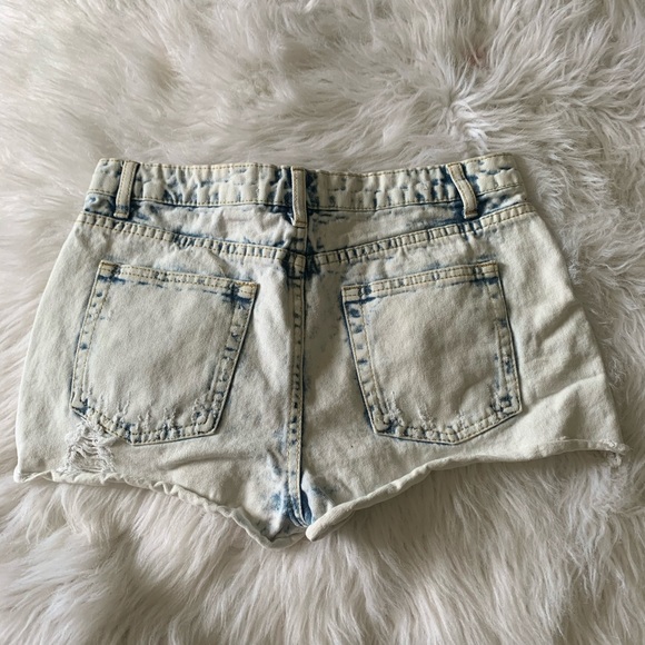 CALI Jean Shorts - Picture 3 of 5